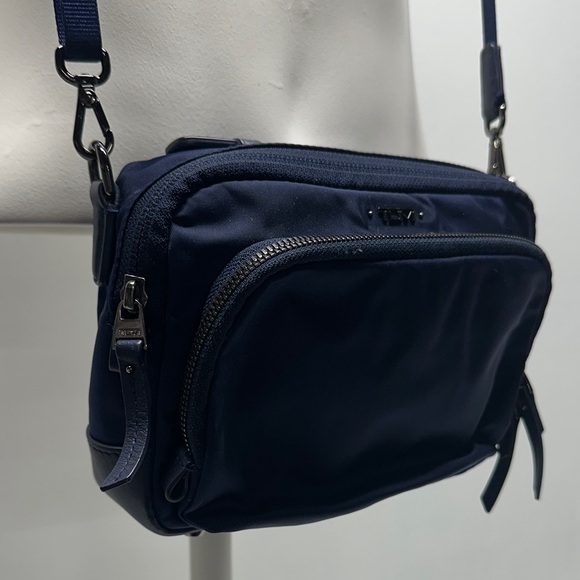 Tumi Voyageur Luanda Flight Bag Crossbody Adjustable Strap Nylon Purse Navy Blue - Picture 3 of 11